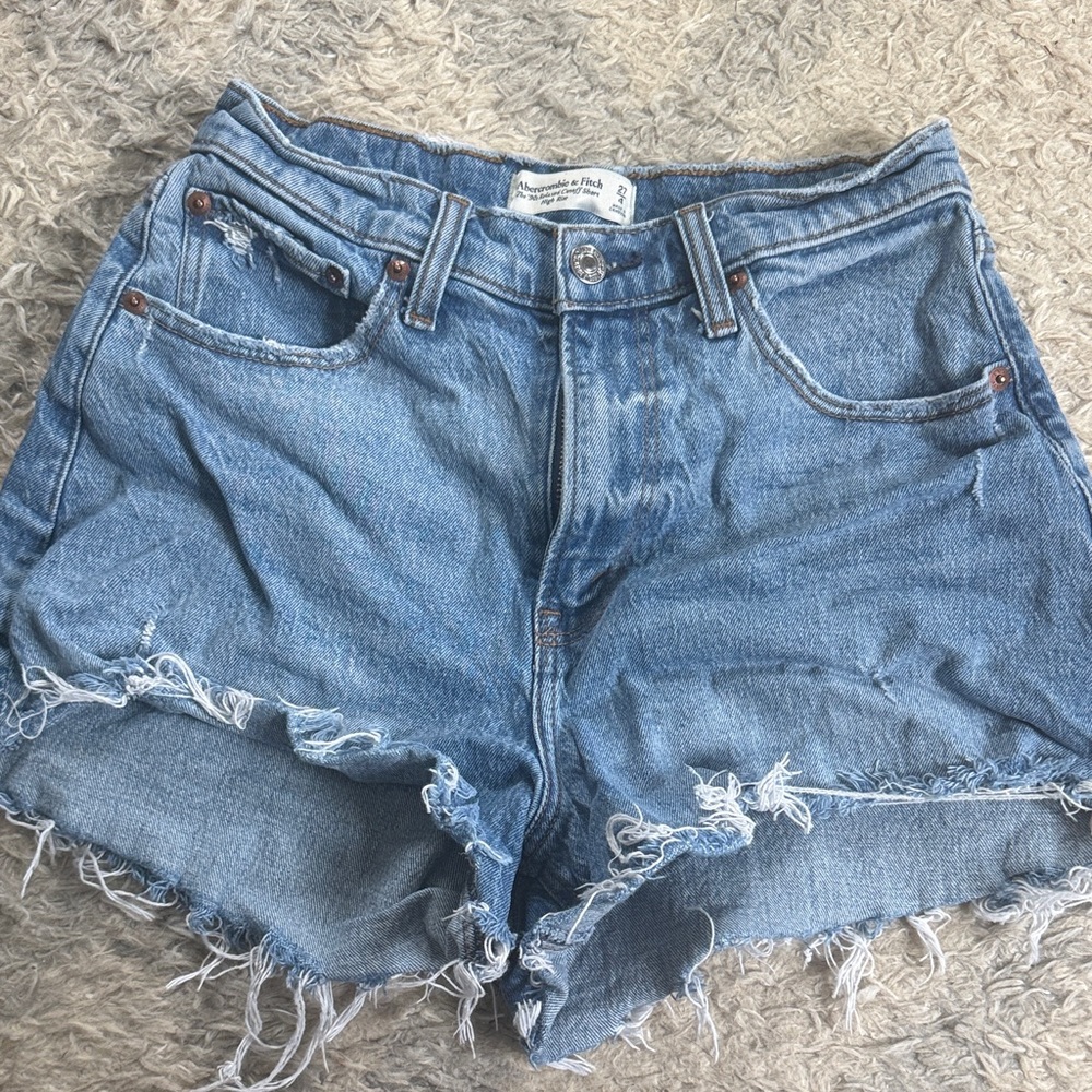Abercrombie & Fitch Light Wash Distressed Denim Cutoff Shorts. Size 4 curve love